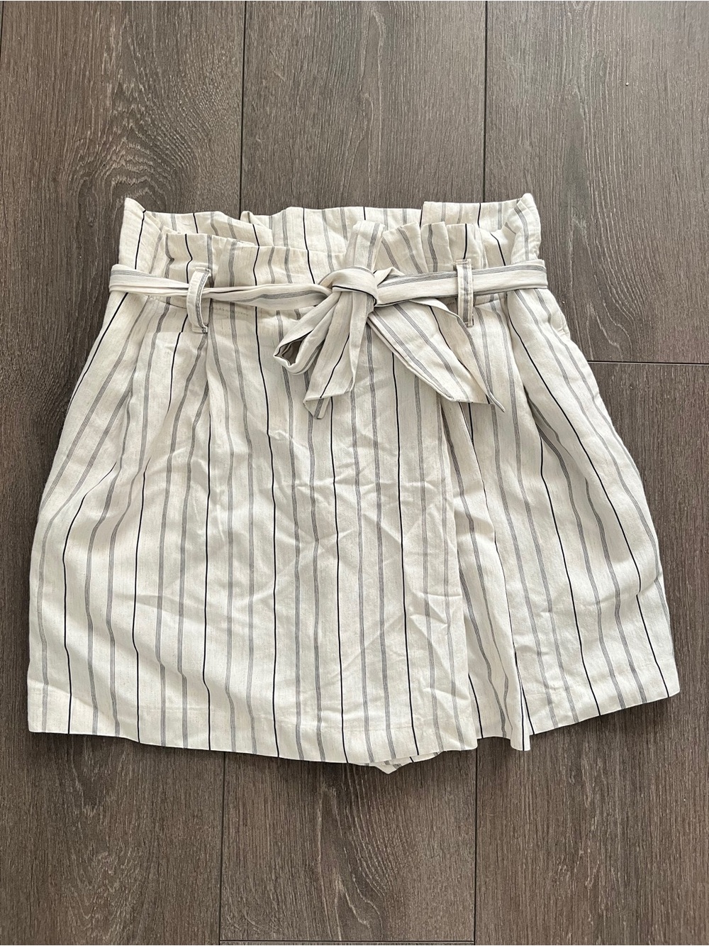 High-Waist White Pinstripe Pleaded Skort
